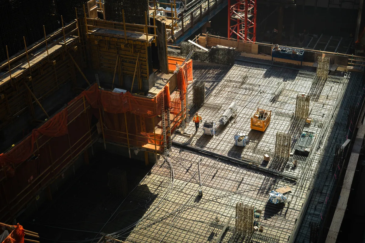 Construtoras adotam medidas para manter obras